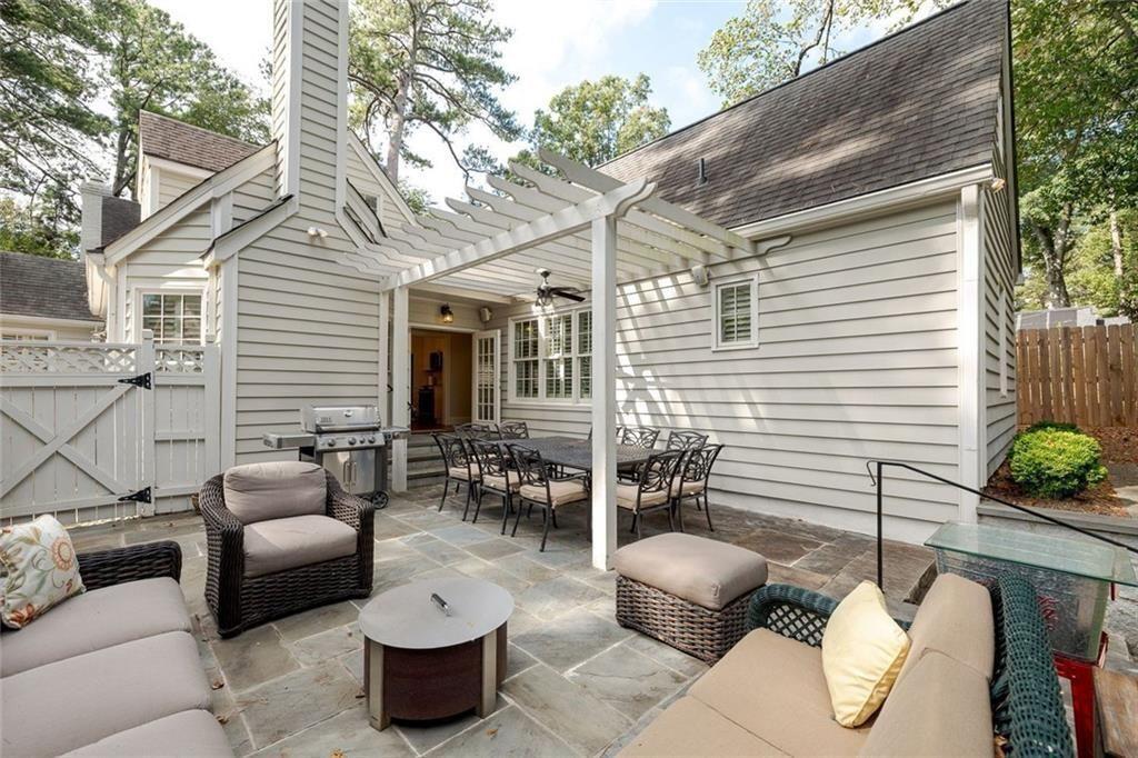 789 Longwood Drive NW