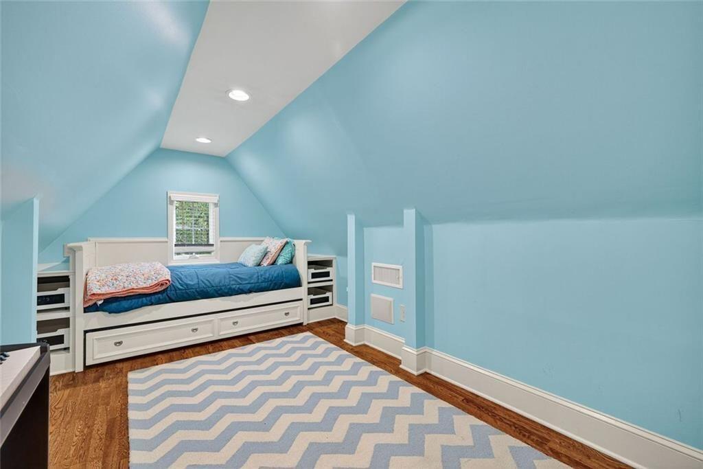 789 Longwood Drive NW