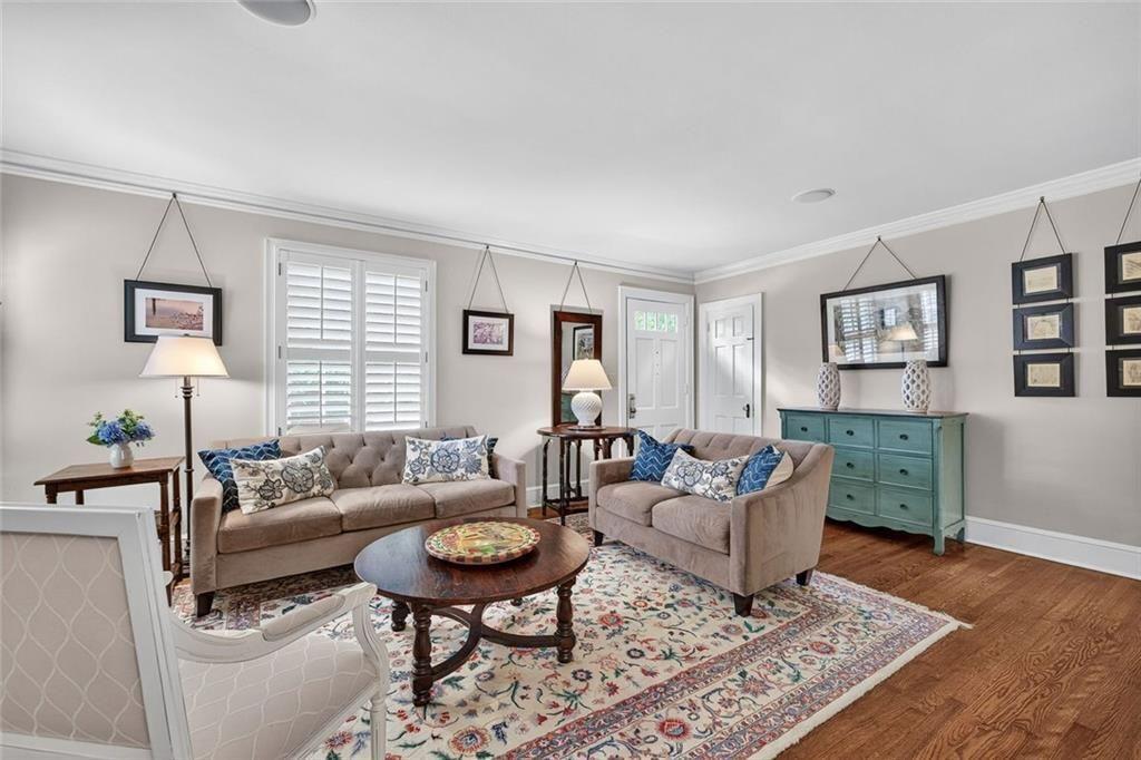 789 Longwood Drive NW