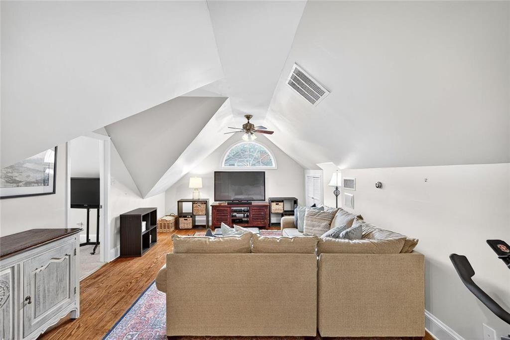 789 Longwood Drive NW