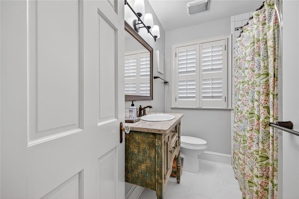 789 Longwood Drive NW