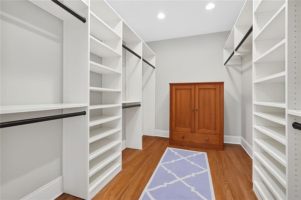 789 Longwood Drive NW