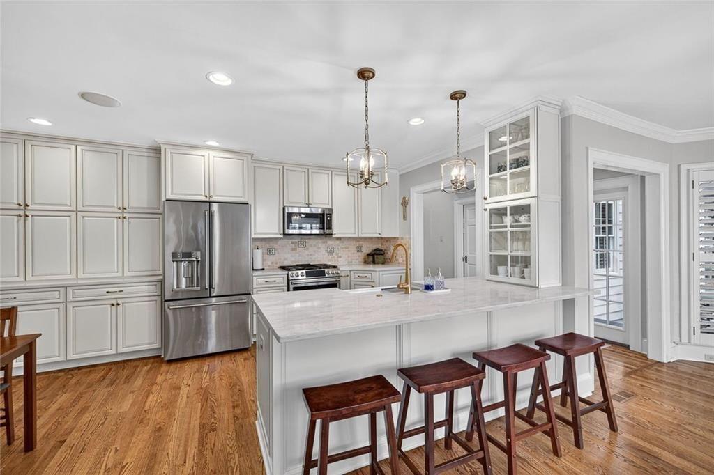 789 Longwood Drive NW