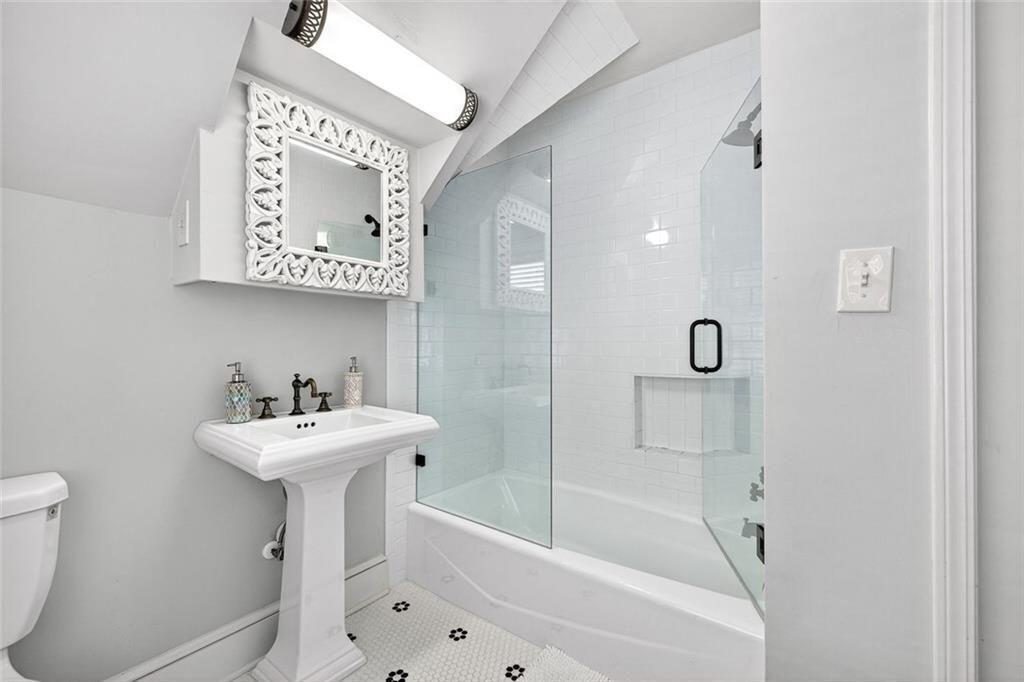 789 Longwood Drive NW