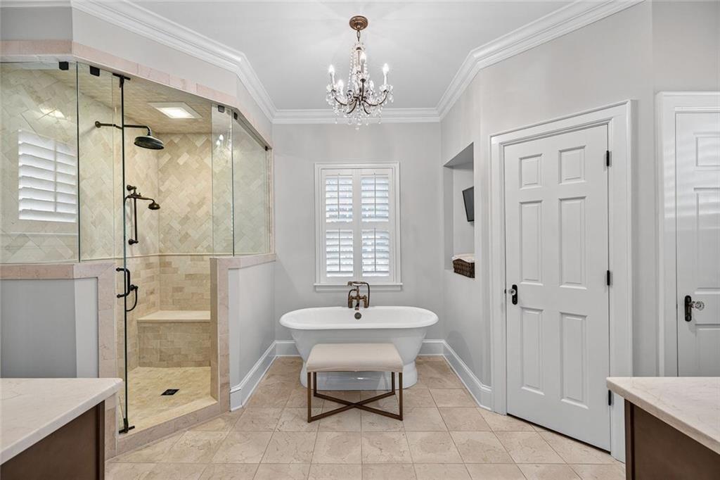 789 Longwood Drive NW