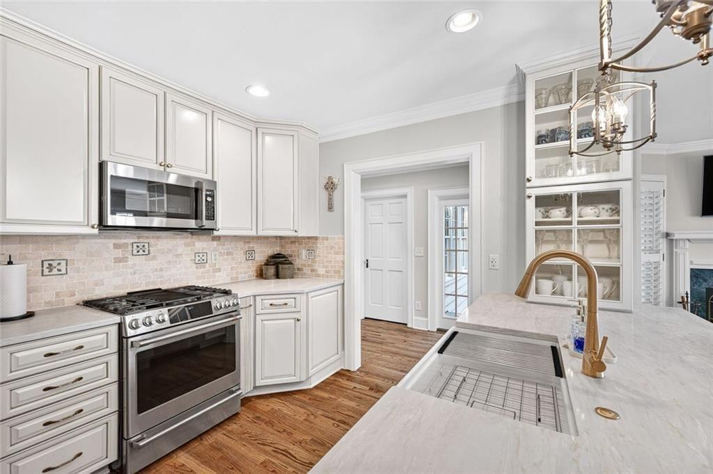 789 Longwood Drive NW