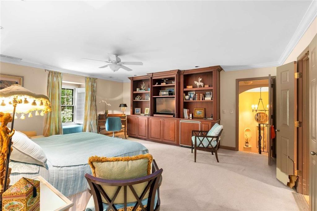 760 Weatherly Lane NW