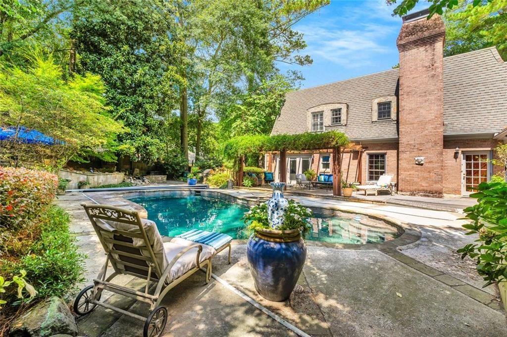 760 Weatherly Lane NW