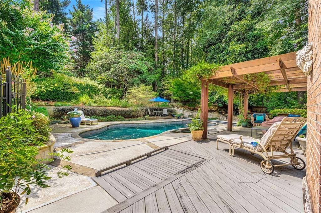 760 Weatherly Lane NW