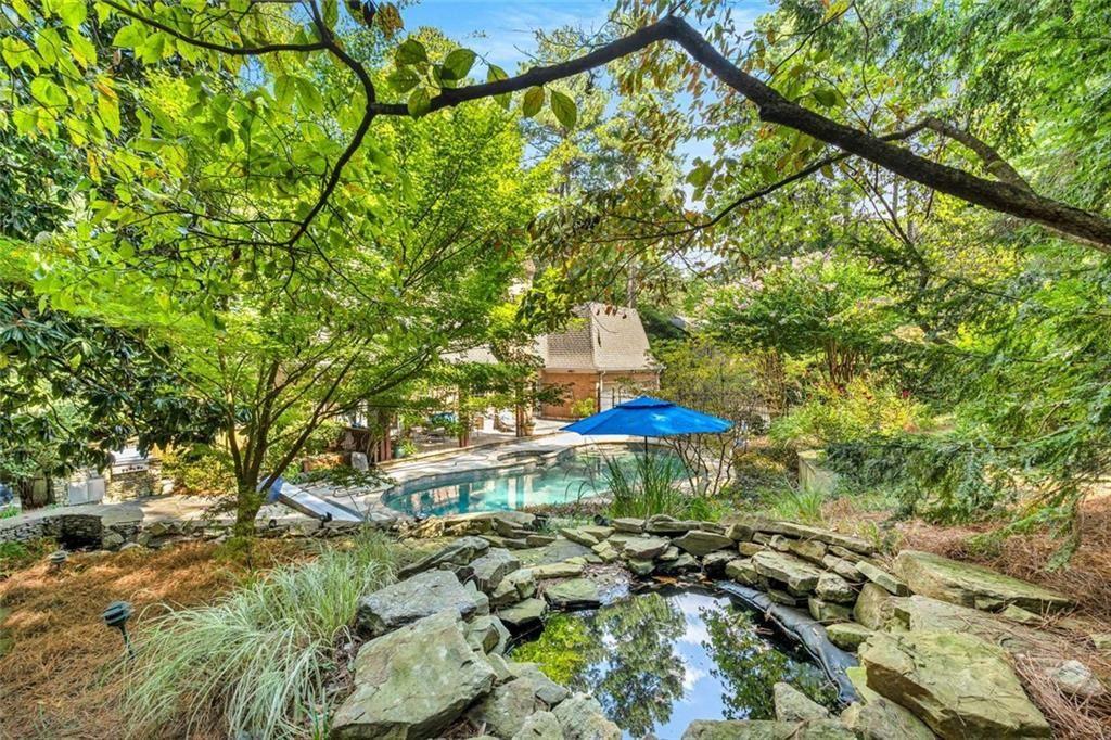 760 Weatherly Lane NW