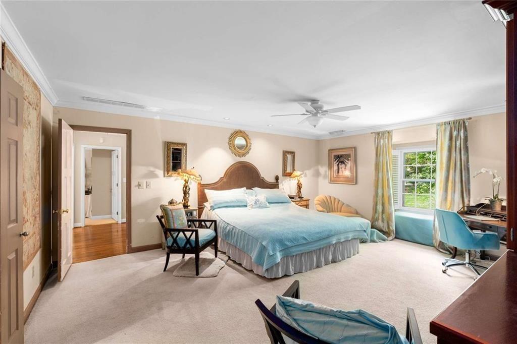 760 Weatherly Lane NW