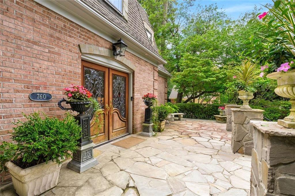 760 Weatherly Lane NW