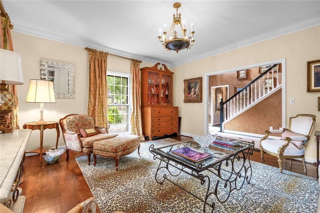 760 Weatherly Lane NW