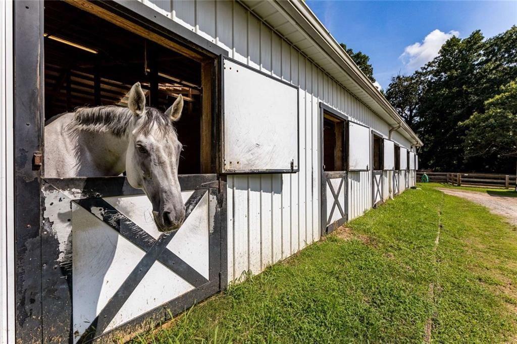 760 Weatherly Lane NW