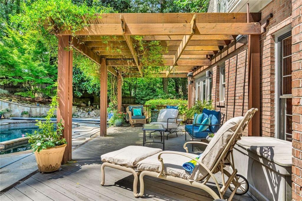 760 Weatherly Lane NW