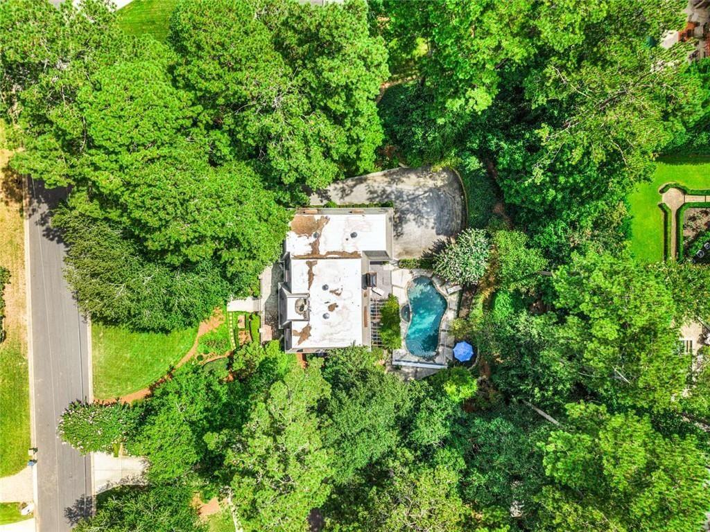 760 Weatherly Lane NW