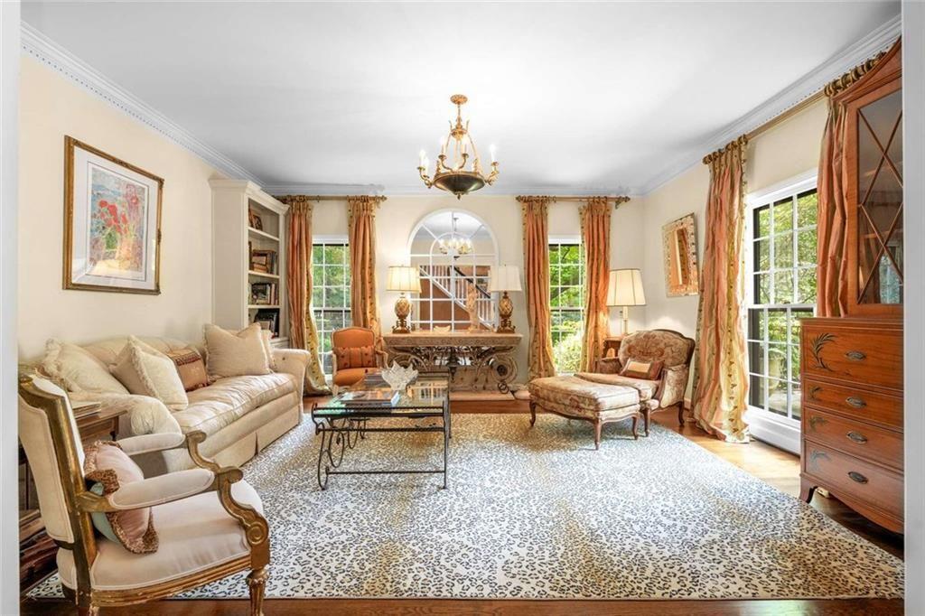 760 Weatherly Lane NW