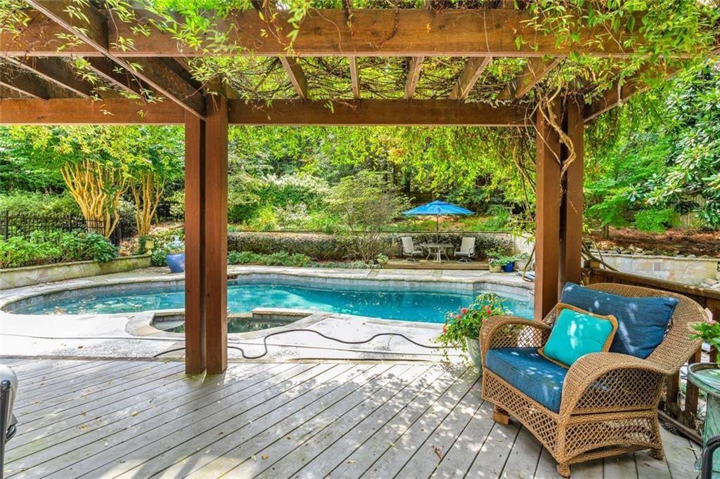 760 Weatherly Lane NW