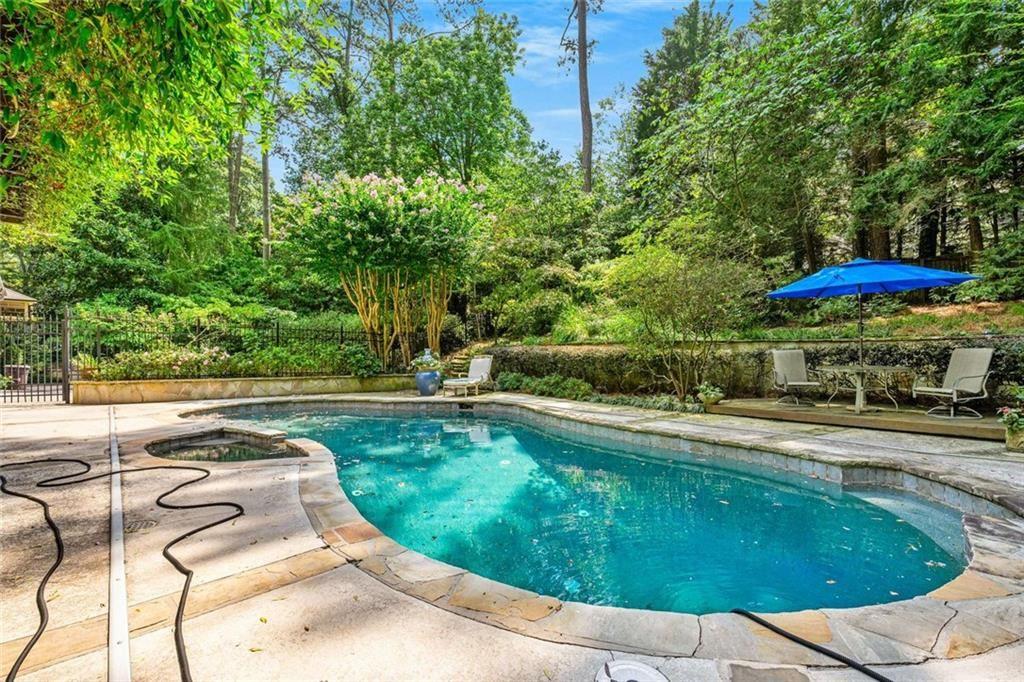 760 Weatherly Lane NW