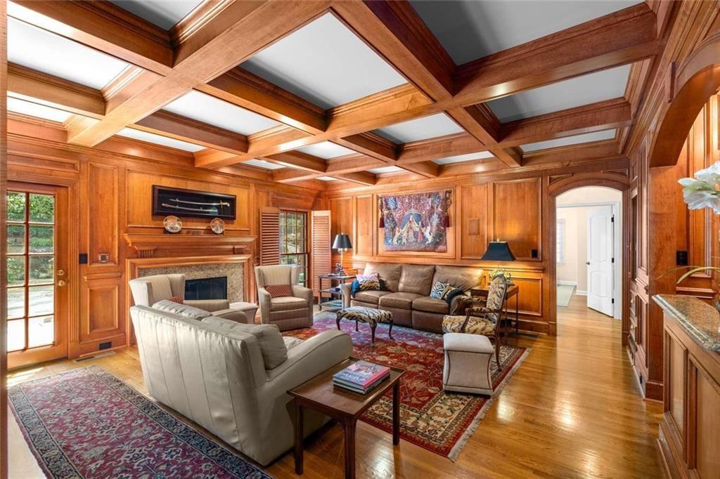 760 Weatherly Lane NW