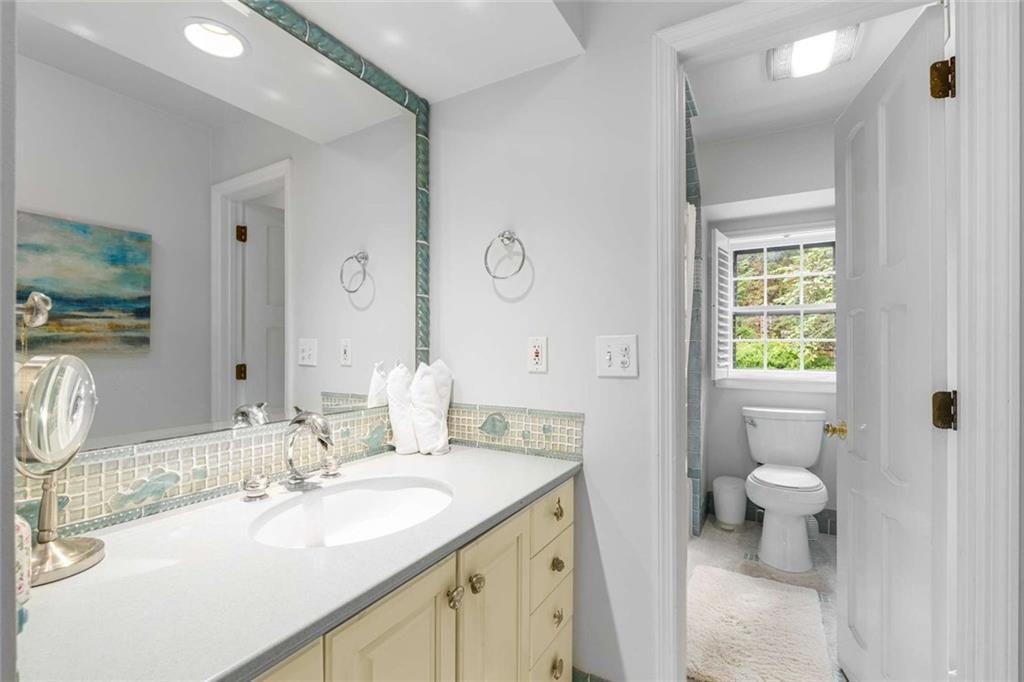 760 Weatherly Lane NW