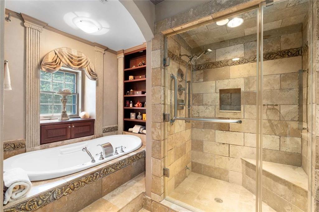 760 Weatherly Lane NW