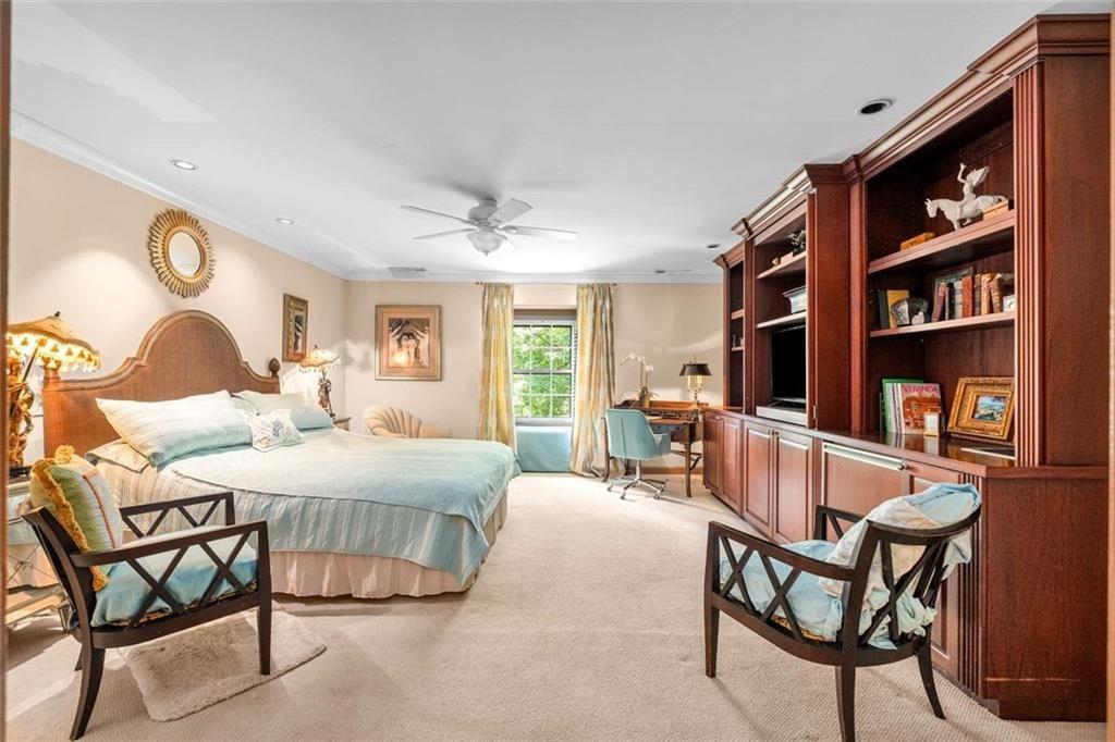 760 Weatherly Lane NW