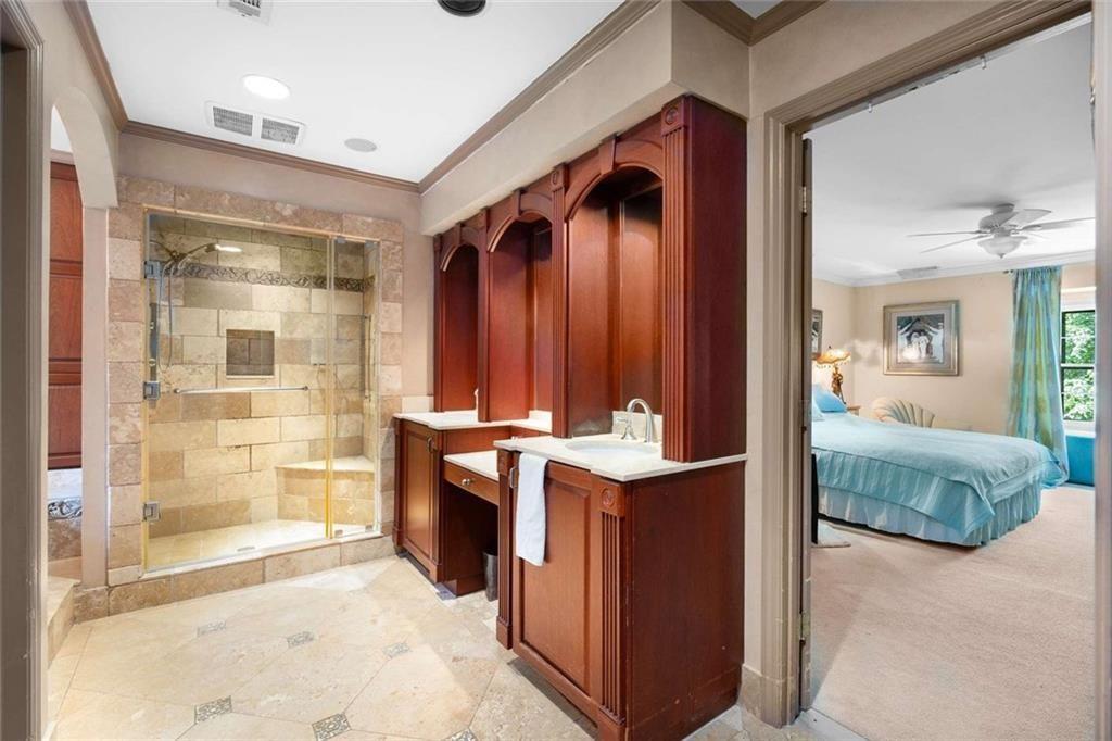 760 Weatherly Lane NW