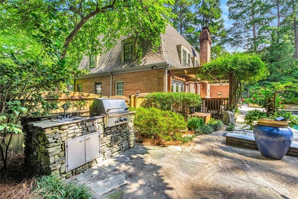 760 Weatherly Lane NW