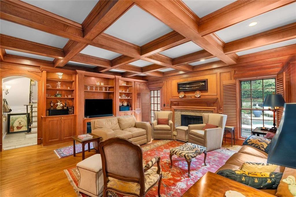 760 Weatherly Lane NW