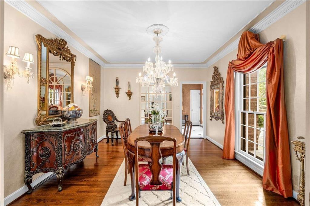 760 Weatherly Lane NW