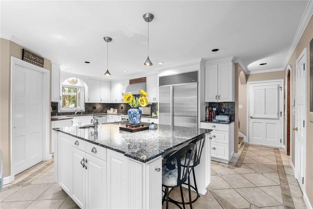 760 Weatherly Lane NW