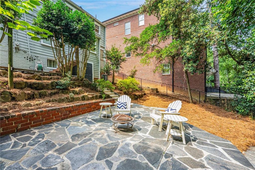 2323 SHENANDOAH Avenue NE