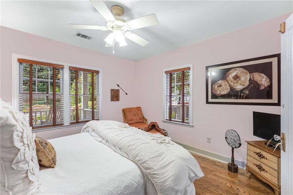 2323 SHENANDOAH Avenue NE