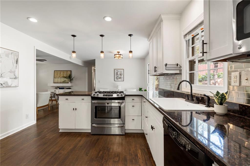4143 Commodore Drive