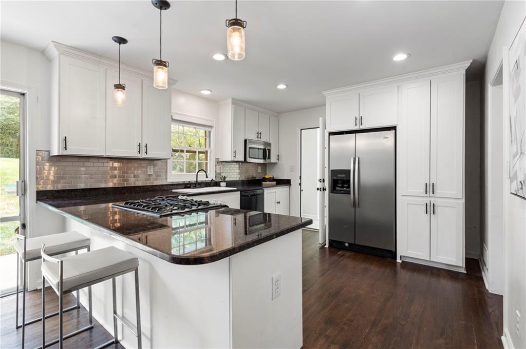 4143 Commodore Drive