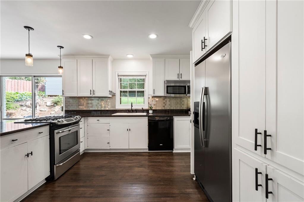 4143 Commodore Drive