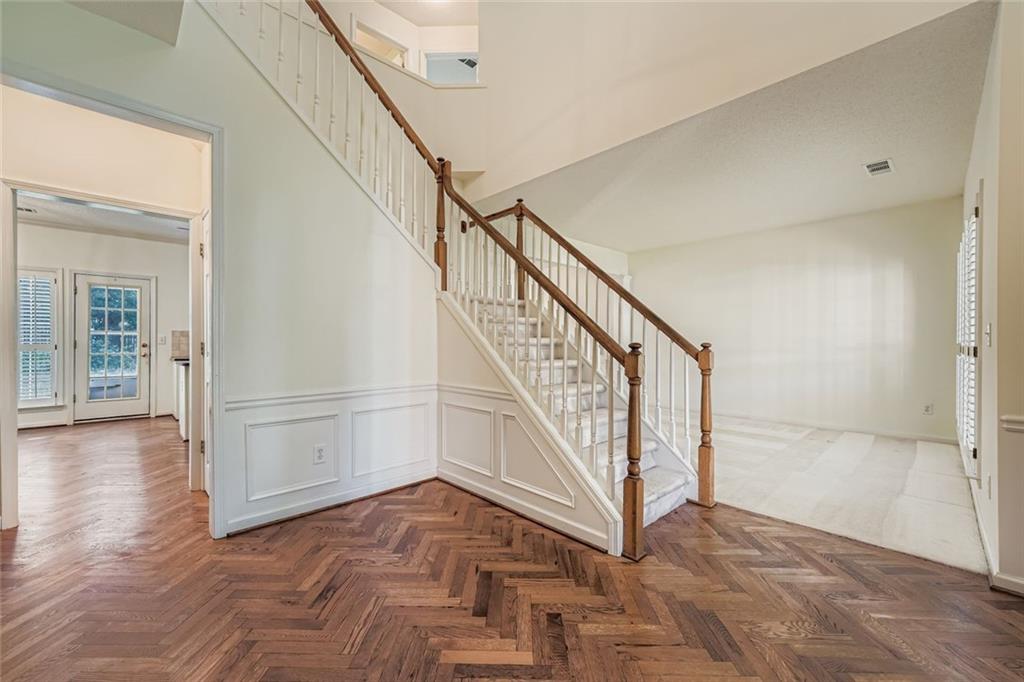 120 Lyndhurst Court
