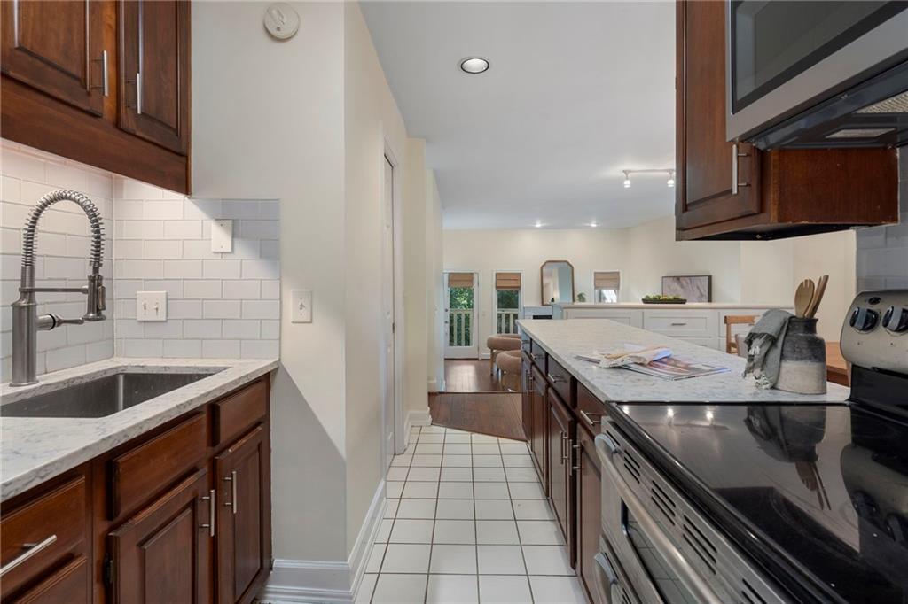 1467 Monroe Drive Unit 11