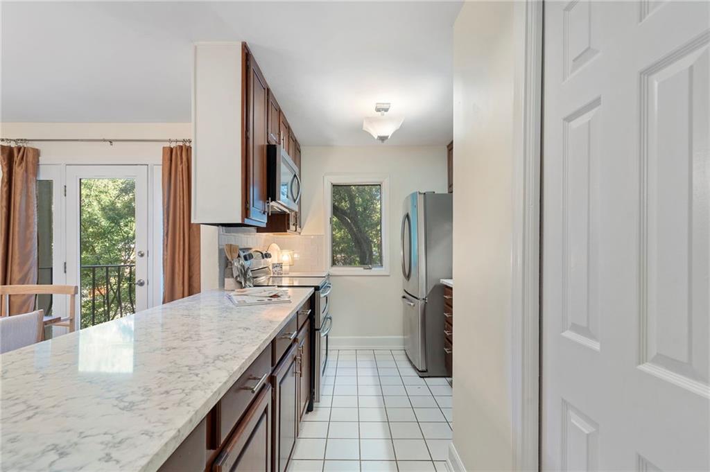 1467 Monroe Drive Unit 11