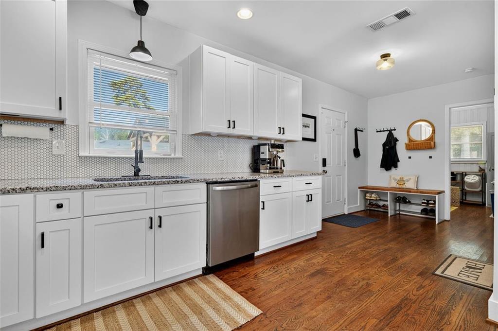 1994 Honeysuckle Lane SW