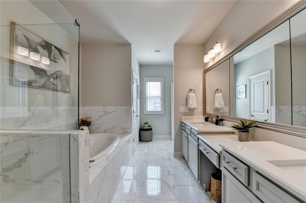 1807 Falling Sky Court NE