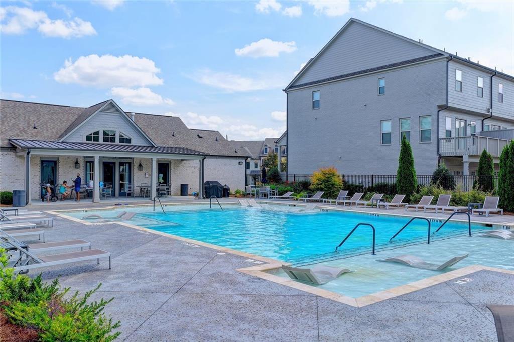 1807 Falling Sky Court NE