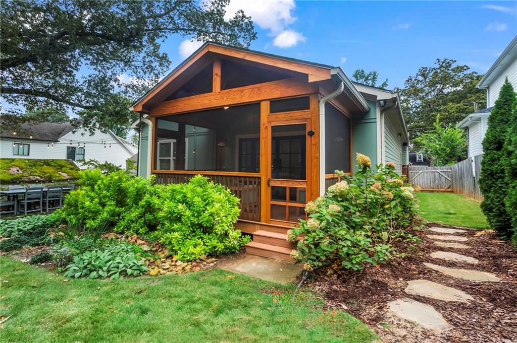 321 Sisson Avenue NE