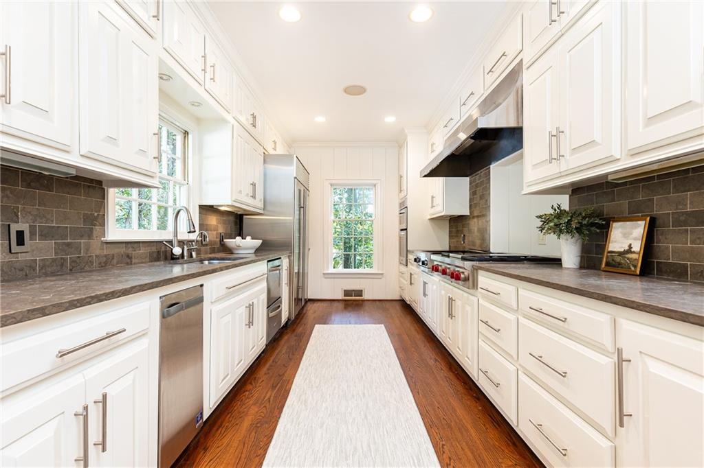 170 W Paces Ferry Road NW