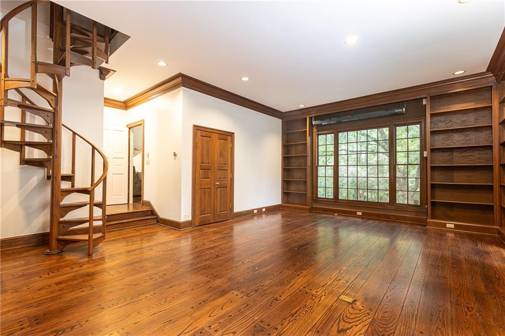 170 W Paces Ferry Road NW