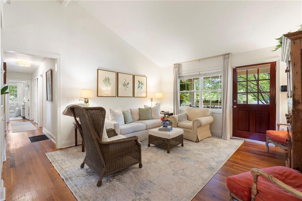 2870 Strathmoor Road SE