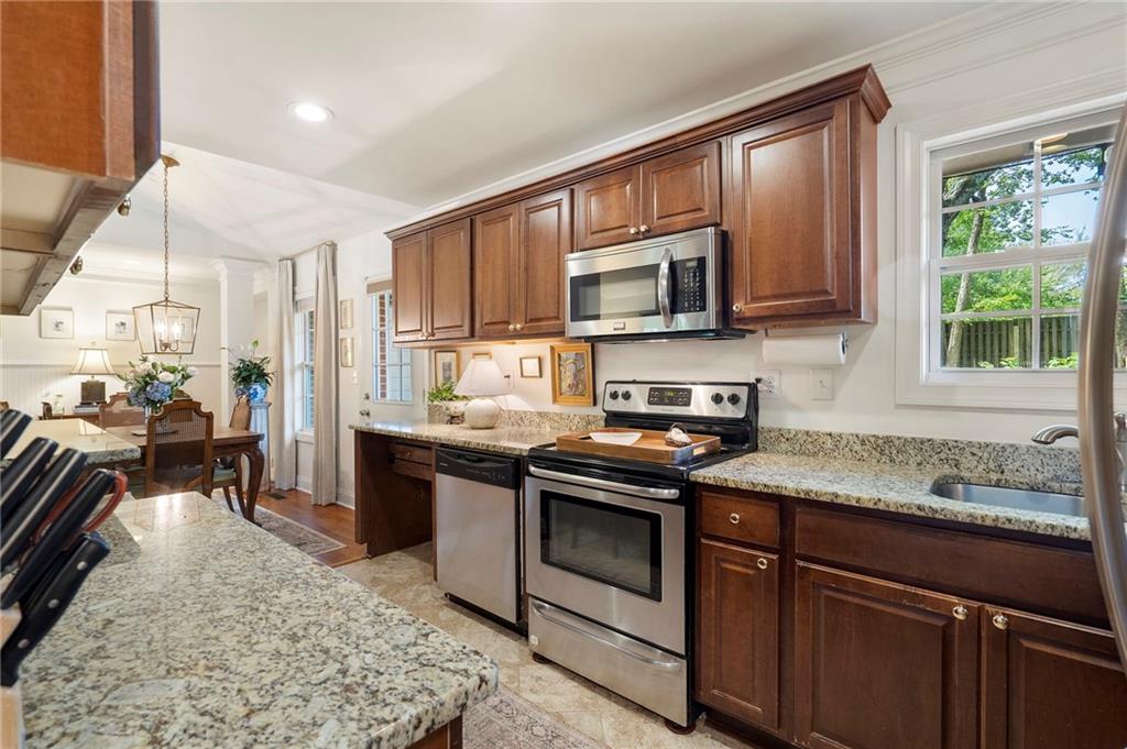 2870 Strathmoor Road SE