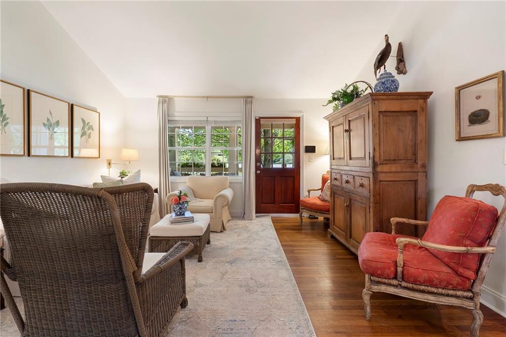 2870 Strathmoor Road SE