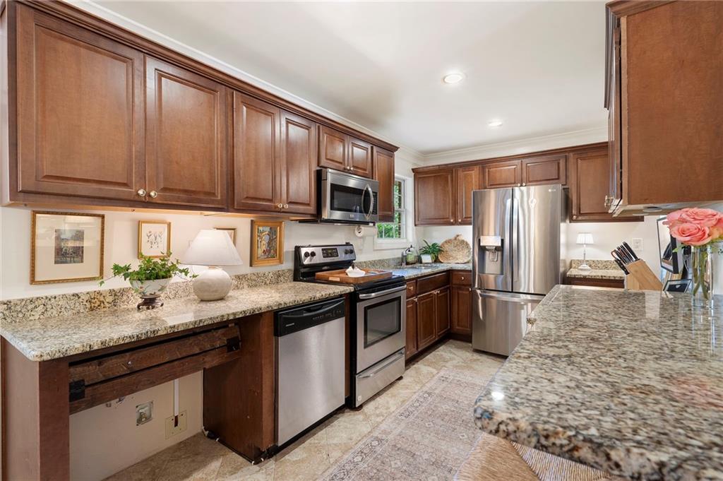 2870 Strathmoor Road SE